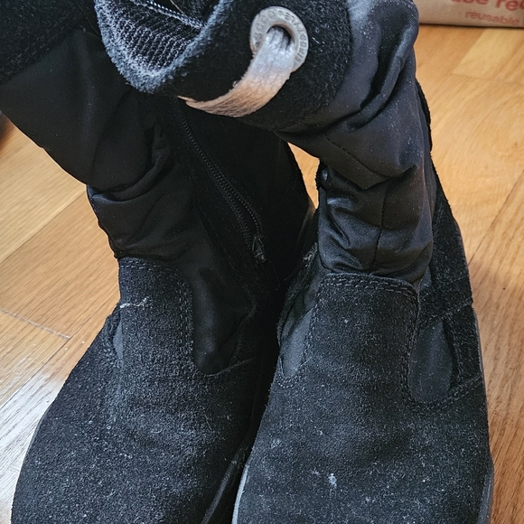 Boots - Picture 3 of 5